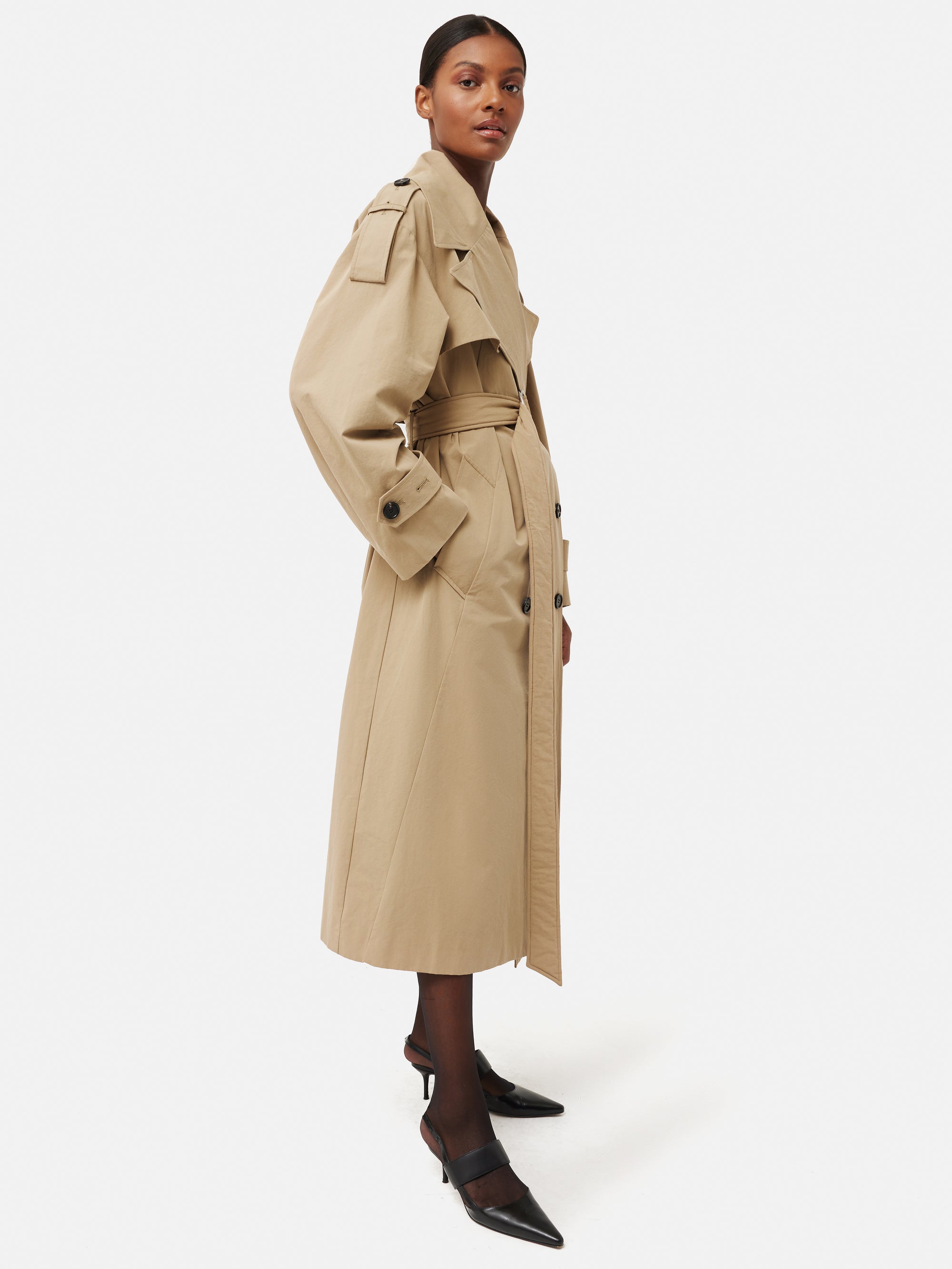 24 Best Trench Coats for Women For Fall 2023, a Complete Guide