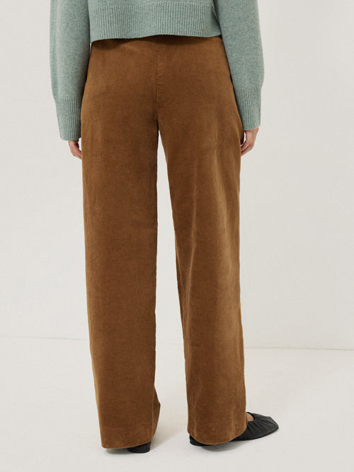 Corduroy Pleat Trouser | Brown