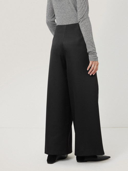 Satin Volume Cropped Trouser | Black