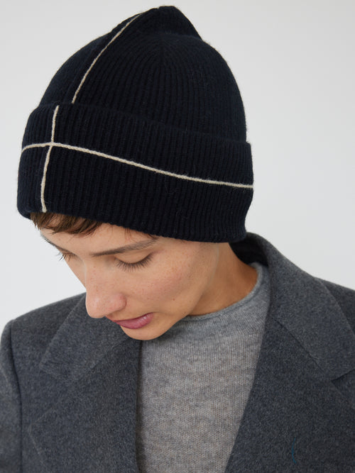 Contrast Stitch Beanie | Black